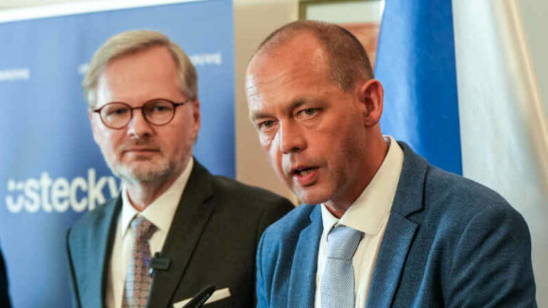 Premiér Petr Fiala vlastní společně se svojí manželkou několik bytů